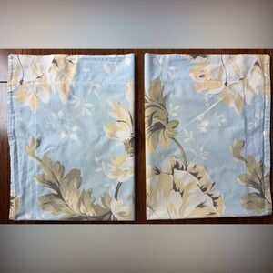 Pottery Barn 100%Cotton Light Blue/Beige Floral 2 Standard Pillow Shams.